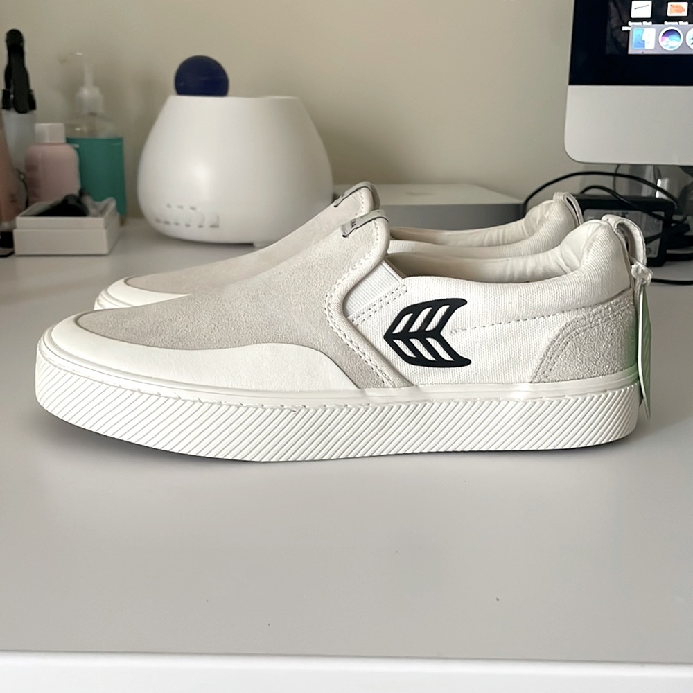 Cariuma 38.5 slip on Proo skate off-white brand new